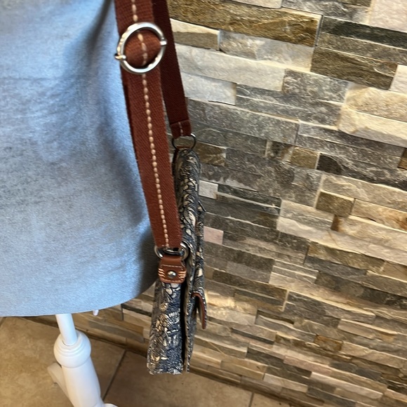 Sakroots Blue Floral Crossbody Bag - Picture 12 of 13
